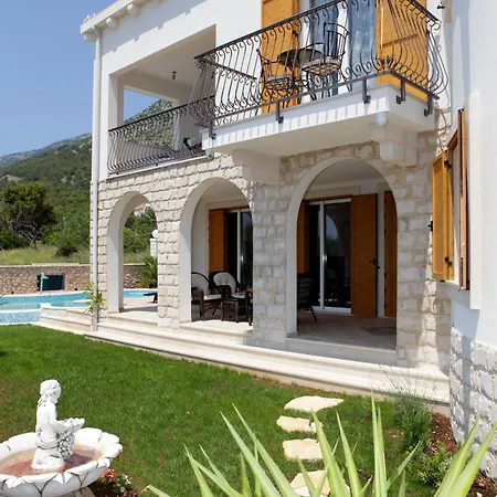 Nera Villa