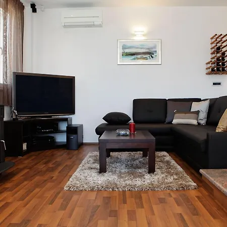 Nera Villa