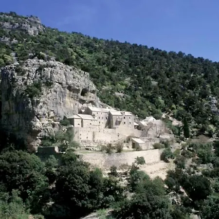 Nera Villa *