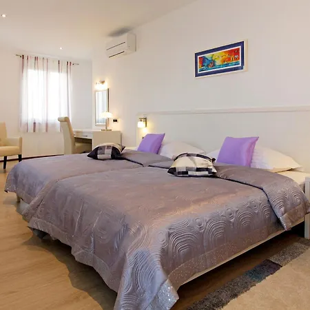 Nera Villa *