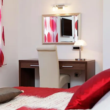 Nera فيلة بول