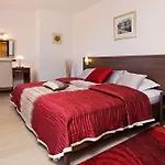 Nera Villa Bol