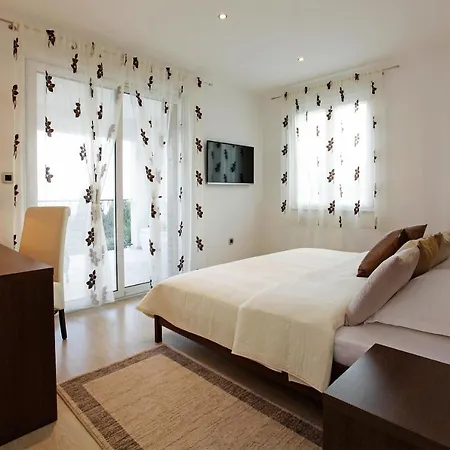 Nera فيلة بول